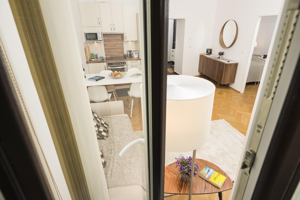 Apartment Garden Lounge Satzberg By Ichbucheat Wien
