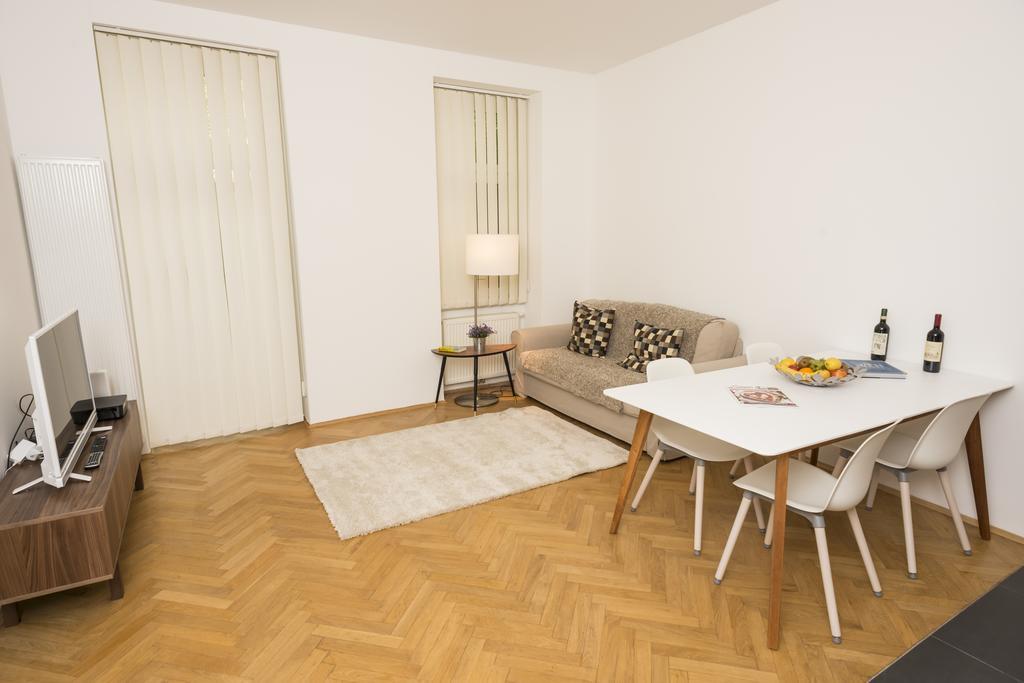 Garden Lounge Satzberg By Ichbucheat Wien